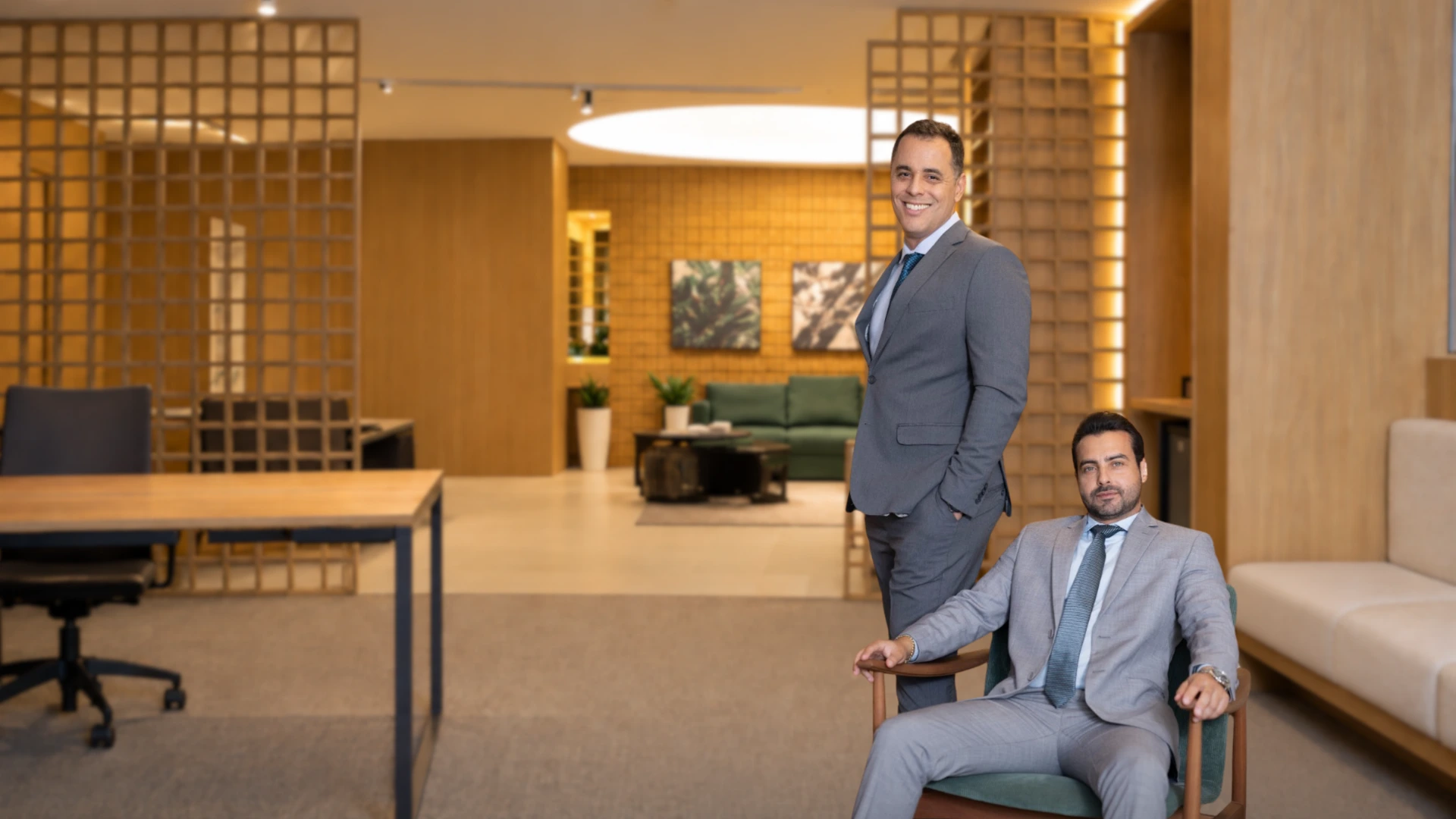 Dr. Alessandro e Dr. Cássio, sócios da Junqueira Ribeiro Advogados